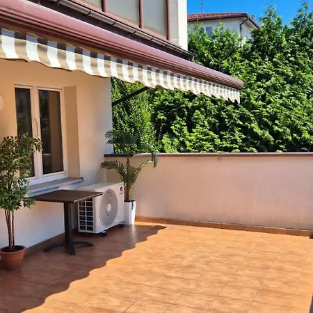 With Terrace And Garage * Krakau