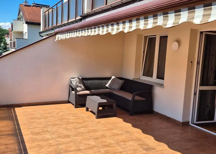 With Terrace And Garage דירה קרקוב