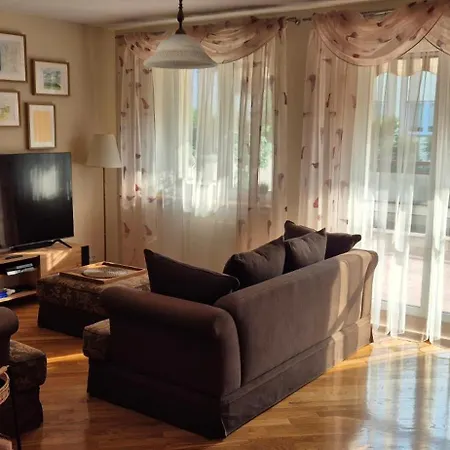 דירה With Terrace And Garage